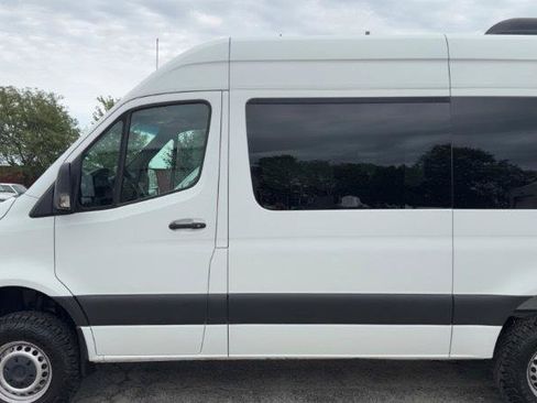 Used 2019 Freightliner Sprinter 2500 AWD/4WD image 18