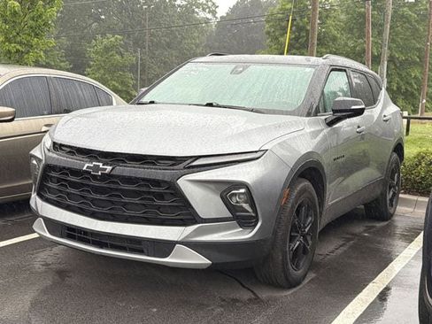 Used 2023 Chevrolet Blazer LT w/ Sound & Technology Package FWD image 6