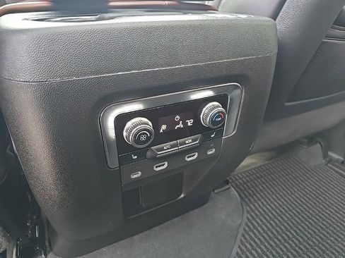 Used 2024 GMC Yukon XL Denali Ultimate image 16