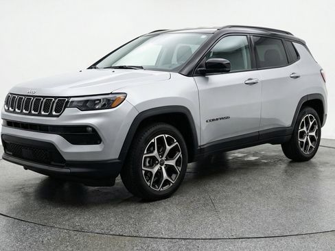 Used 2025 Jeep Compass Limited AWD/4WD image 3