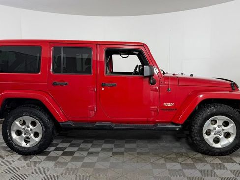 Used 2013 Jeep Wrangler Unlimited Sahara w/ Connectivity Group AWD/4WD image 10