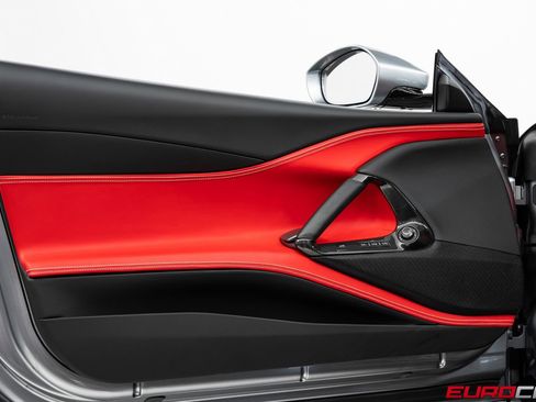 Used 2022 Ferrari 812 GTS image 25