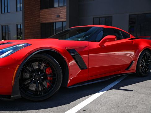 Used 2019 Chevrolet Corvette Z06 RWD image 5