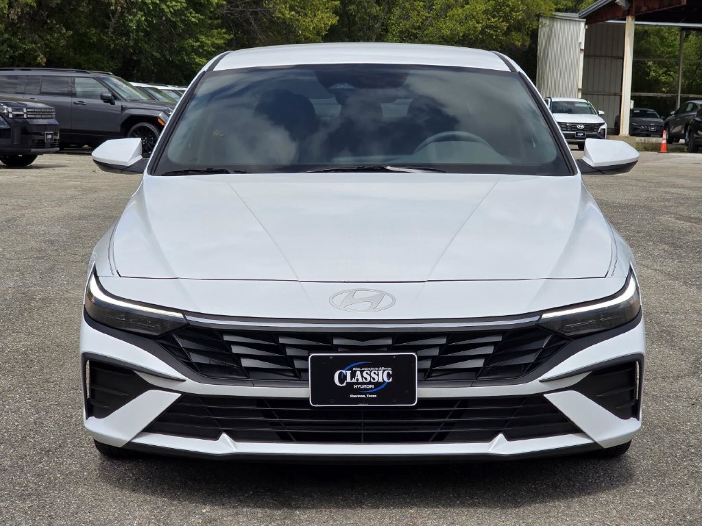 Used 2024 Hyundai Elantra SE FWD image 2