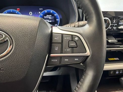 Used 2023 Toyota Highlander Platinum AWD/4WD image 30