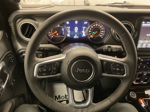 Used 2023 Jeep Wrangler Sahara image 7