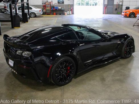 Used 2016 Chevrolet Corvette Z06 w/ 3LZ Preferred Equipment Group RWD image 8