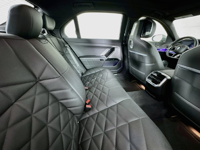 Used 2026 BMW 740i RWD image 24