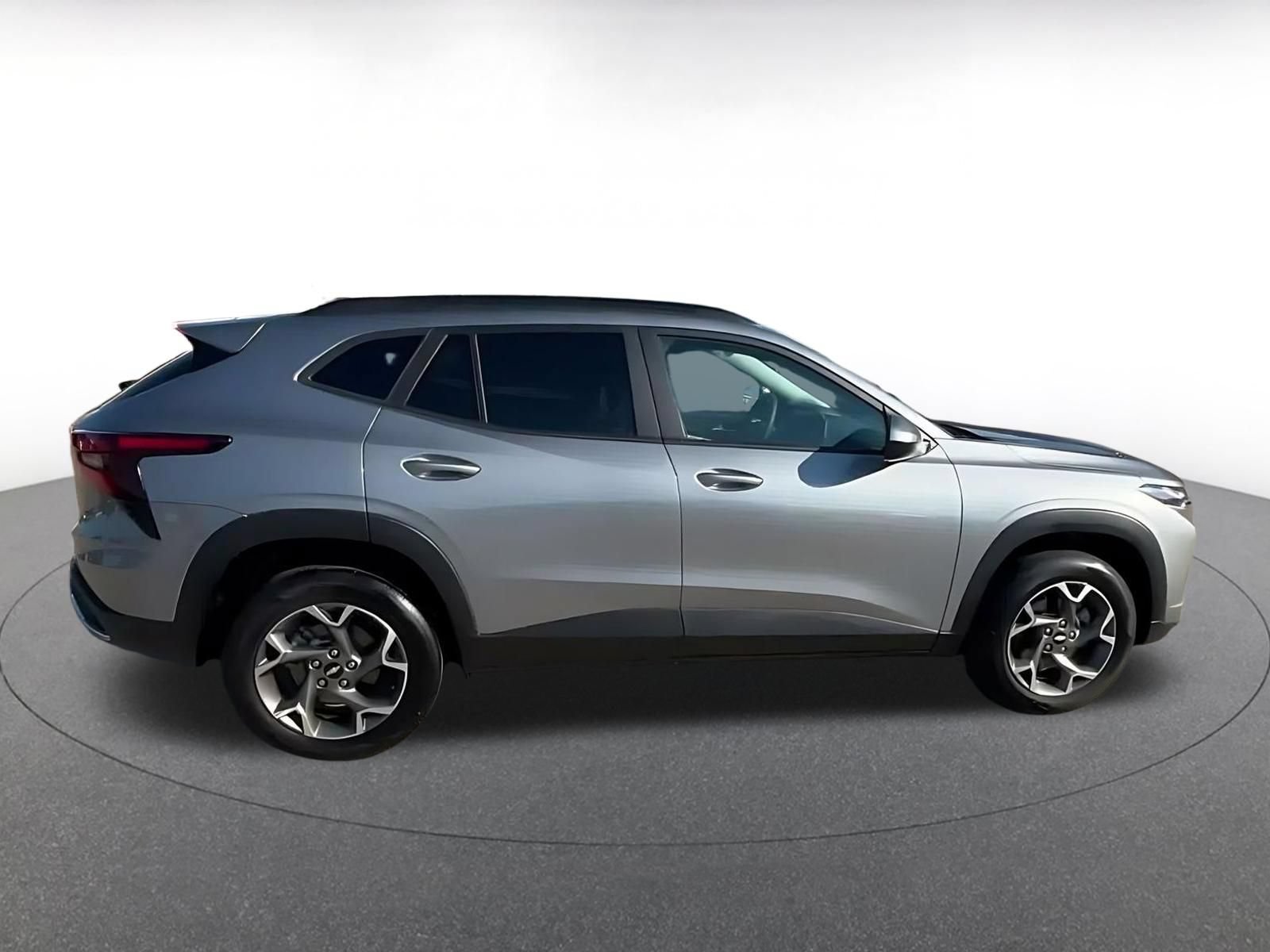 Used 2025 Chevrolet Trax LT FWD image 14
