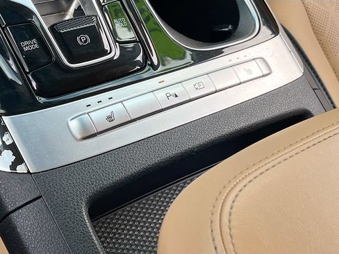 Used 2024 Kia Carnival EX FWD image 20