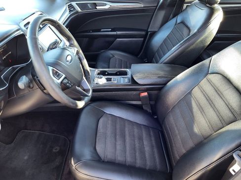 Used 2017 Ford Fusion SE w/ Equipment Group 201A image 15