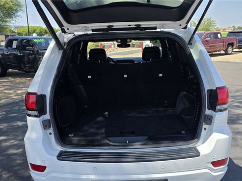 Used 2020 Jeep Grand Cherokee Altitude RWD image 10