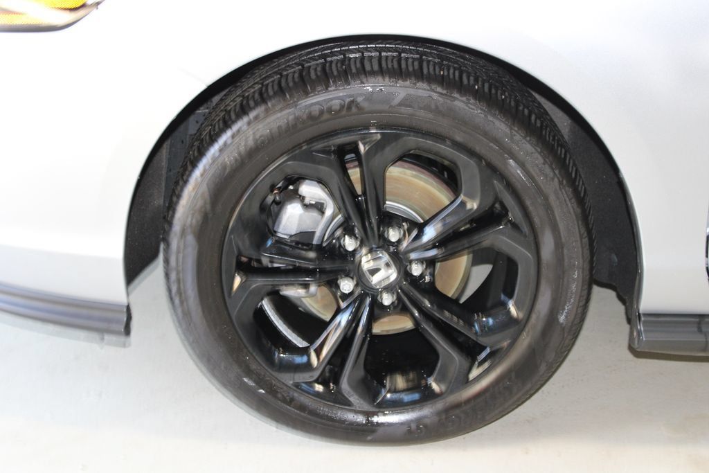 Certified 2025 Honda Accord SE image 5