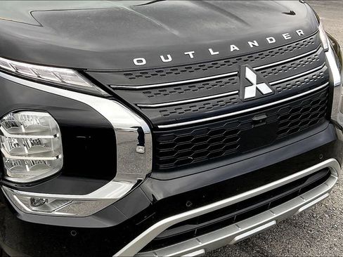 Used 2023 Mitsubishi Outlander SE image 28