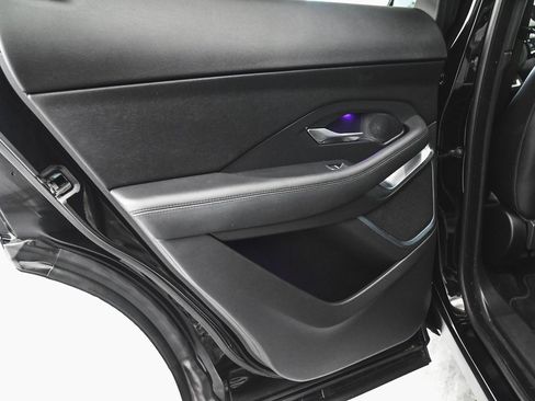 Used 2020 Jaguar E-PACE SE image 12