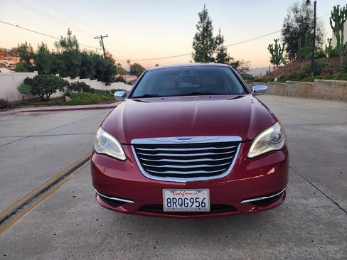 Used 2011 Chrysler 200 Limited image 3