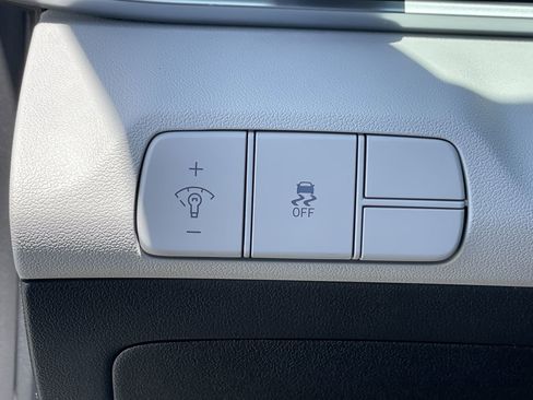 New 2026 Hyundai Elantra Limited FWD image 37