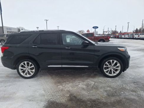 Used 2022 Ford Explorer Platinum w/ Equipment Group 601A image 9