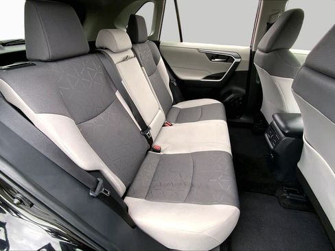 Used 2025 Toyota RAV4 XLE FWD image 19
