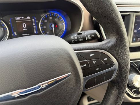 Used 2020 Chrysler Voyager Lxi image 33