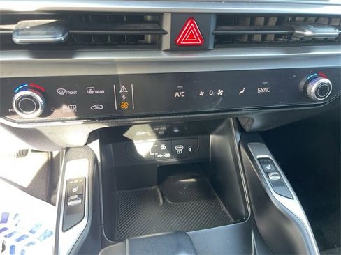 Used 2024 Kia Sorento S image 19