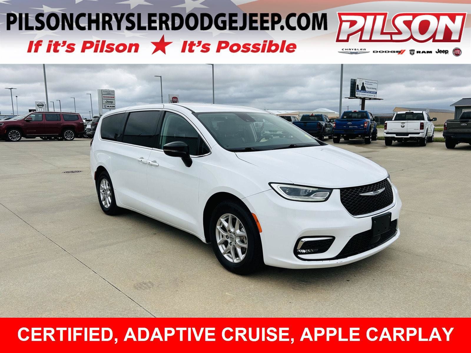 Used 2024 Chrysler Pacifica Touring-L FWD image 1