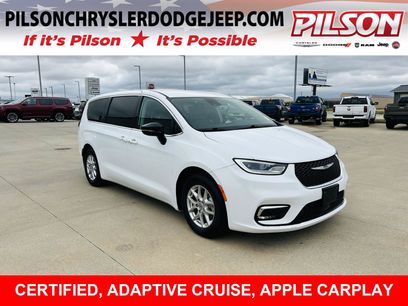 Used 2024 Chrysler Pacifica Touring-L