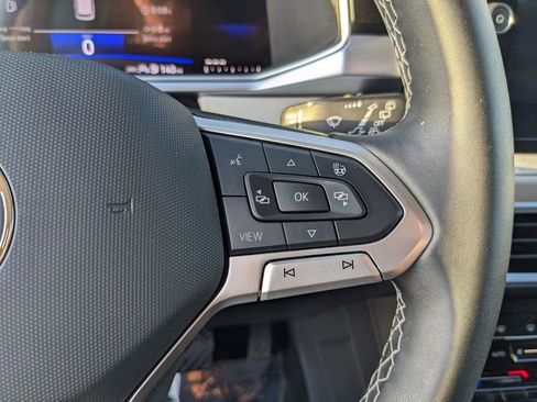 Certified 2025 Volkswagen Taos SE image 26