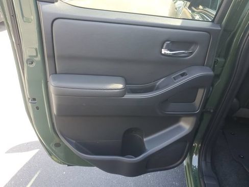 Used 2023 Nissan Frontier SV w/ SV Premium Package RWD image 7