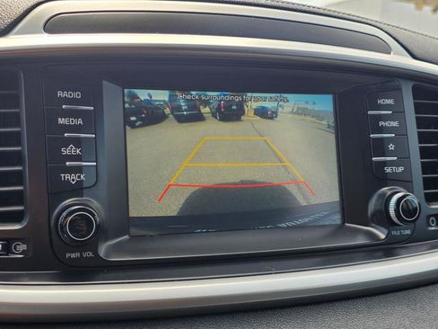 Used 2019 Kia Sorento S AWD/4WD image 24