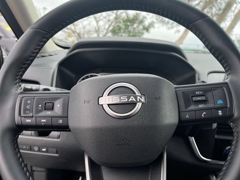Used 2025 Nissan Rogue SV FWD image 29