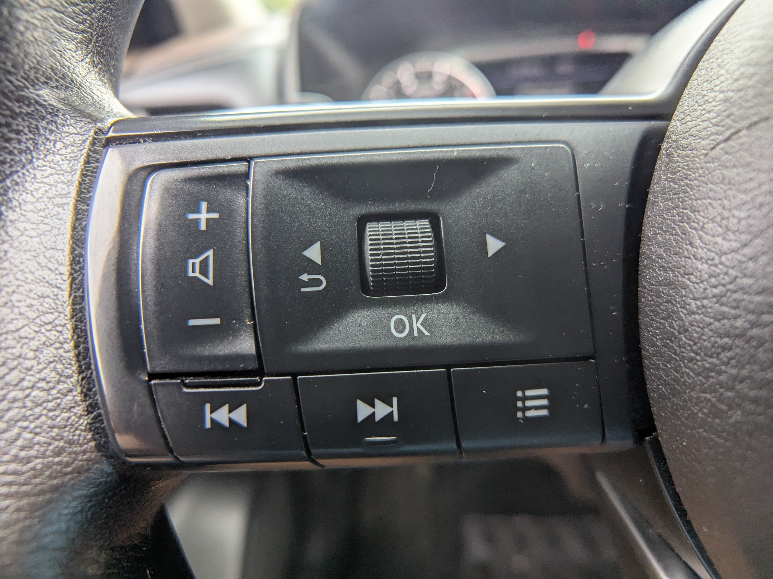 Used 2023 Nissan Rogue S FWD image 23