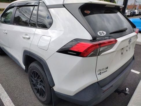Used 2022 Toyota RAV4 LE AWD/4WD image 12