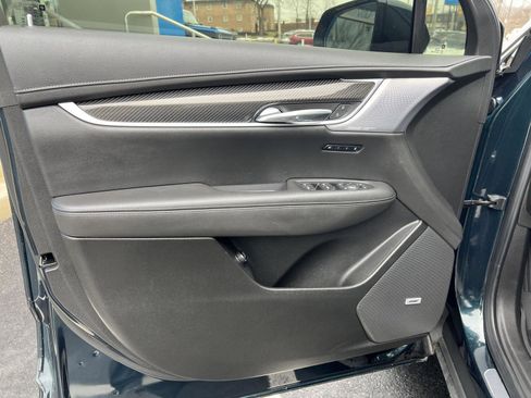 Used 2024 Cadillac XT6 Sport w/ Technology Package image 11