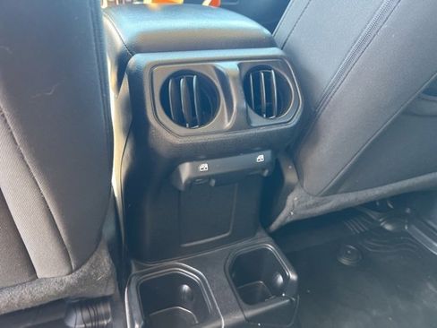 Used 2021 Jeep Wrangler Unlimited Sport image 17