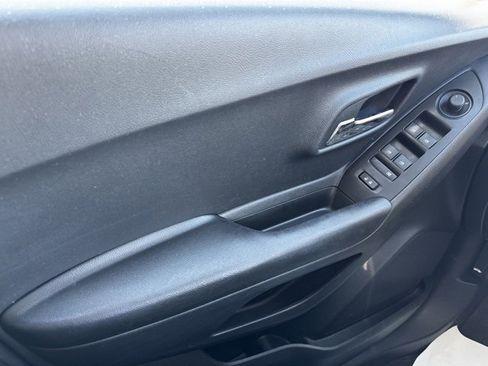 Certified 2022 Chevrolet Trax LT w/ LT Convenience Package image 27