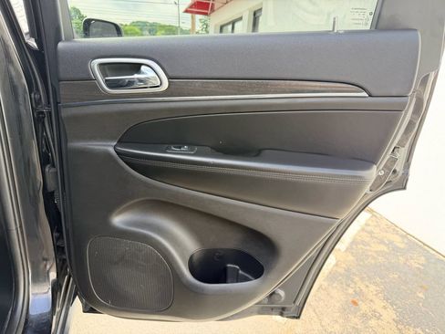 Used 2018 Jeep Grand Cherokee Limited AWD/4WD image 25