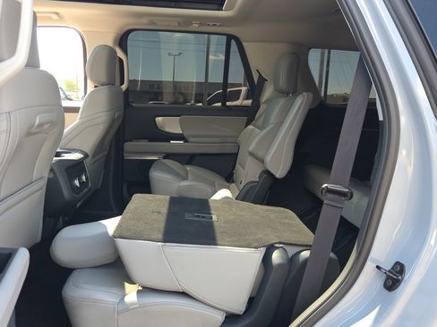 Used 2025 Ford Expedition Active AWD/4WD image 20