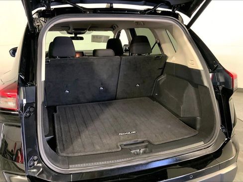 Used 2025 Nissan Rogue SV AWD/4WD image 4