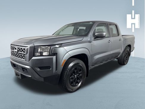 Used 2024 Nissan Frontier SV image 3