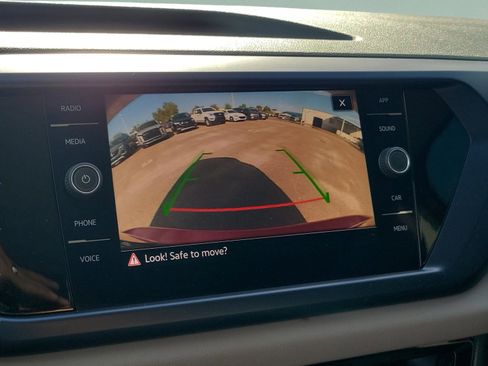 Used 2022 Volkswagen Taos SE w/ Panoramic Sunroof Package image 15