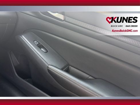 Used 2024 Nissan Altima 2.5 SV FWD image 35