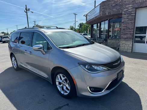 Used 2020 Chrysler Pacifica Limited FWD image 21