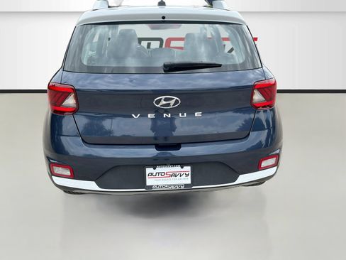 Used 2024 Hyundai Venue Limited FWD image 6