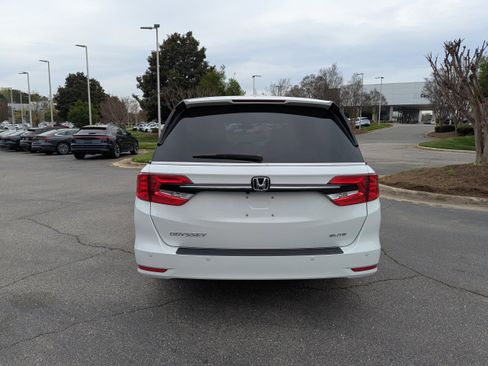 Used 2024 Honda Odyssey Elite image 6