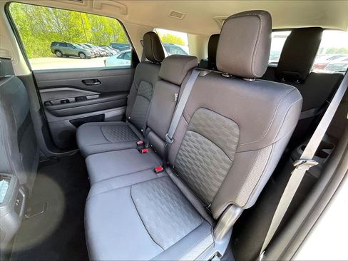 Used 2024 Nissan Pathfinder SV AWD/4WD image 14