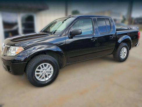 Used 2015 Nissan Frontier SV RWD image 7