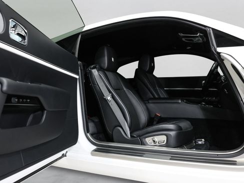 Used 2019 Rolls-Royce Wraith RWD image 38
