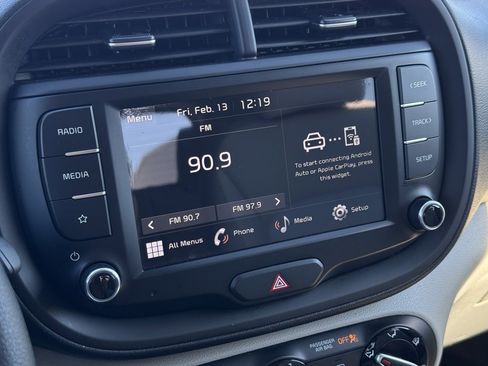 Used 2022 Kia Soul LX image 27