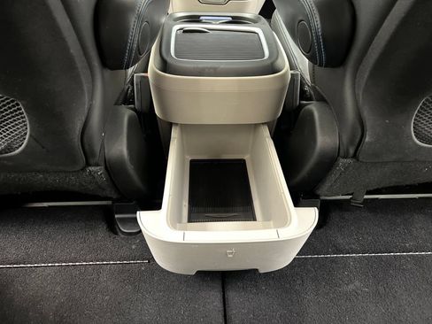 Used 2021 Chrysler Pacifica Touring-L FWD image 26